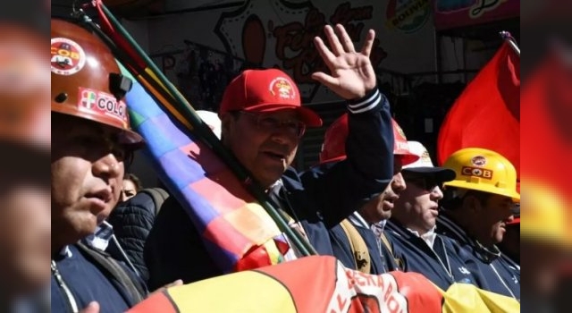 El presidente de Bolivia decretó aumento salarial y reivindicó a Evo Morales