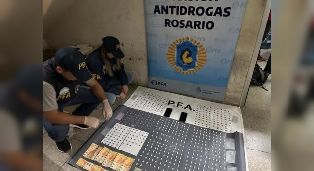 Traficaban más de 600 pastillas de éxtasis y se cree que las vendían en fiestas electrónicas: hay tres detenidos en Rosario
