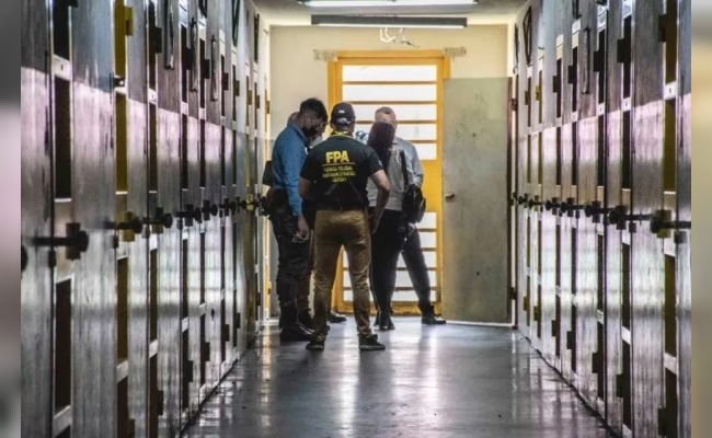 Detuvieron al exdirector de una cárcel de Córdoba y siete empleados por una grave sospecha