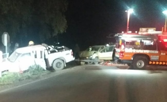 Accidente entre dos autos en el acceso a Col. Vignaud