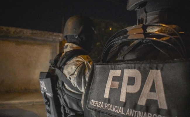 Gran Córdoba: dos detenidos con cocaína, armas y dinero en efectivo