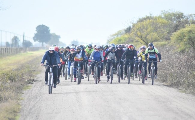 Más de 70 ciclistas se sumaron al Ciclo Turismo Morteros - Ansenuza