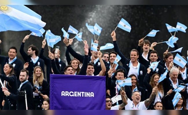 La delegación argentina desfiló en la apertura de los Juegos Olímpicos 2024