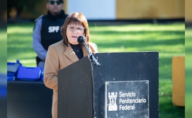 Bullrich entregó 10.800 armas para "reequipar" a las Fuerzas Federales