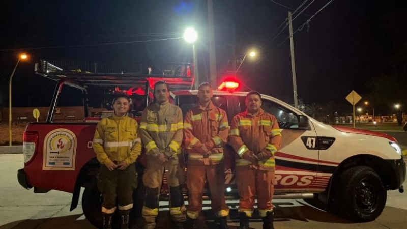 Bomberos Voluntarios de San Francisco colaboraron en el combate de un incendio en La Francia