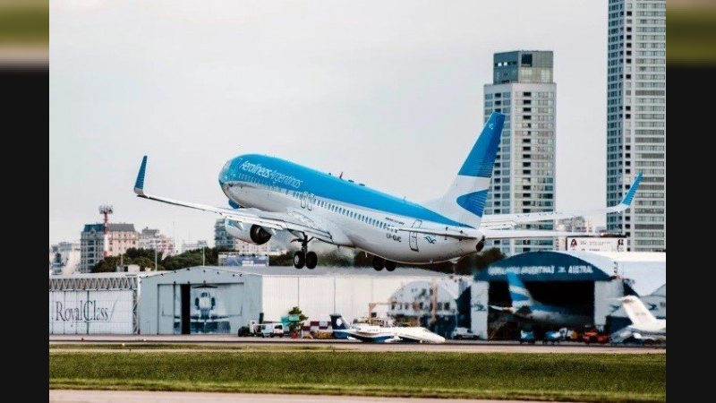 Diputados comienza a debatir el miércoles la privatización de Aerolíneas en medio del conflicto con los gremios