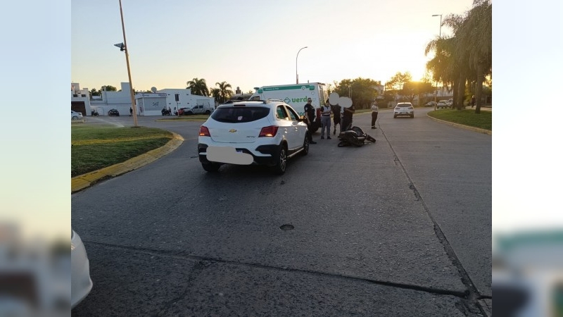 Accidente de tránsito en la rotonda de Cervantes y Urquiza