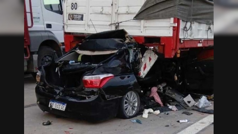 Accidente fatal en la autopista Rosario - Córdoba: fallecieron dos personas en un choque de 12 vehículos