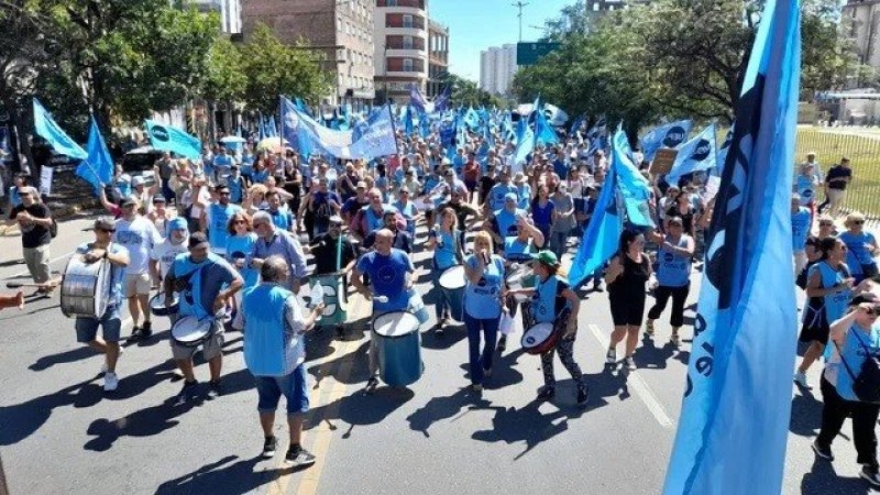 UEPC inicia negociación con el Gobierno con la intención de "recuperar el poder adquisitivo"