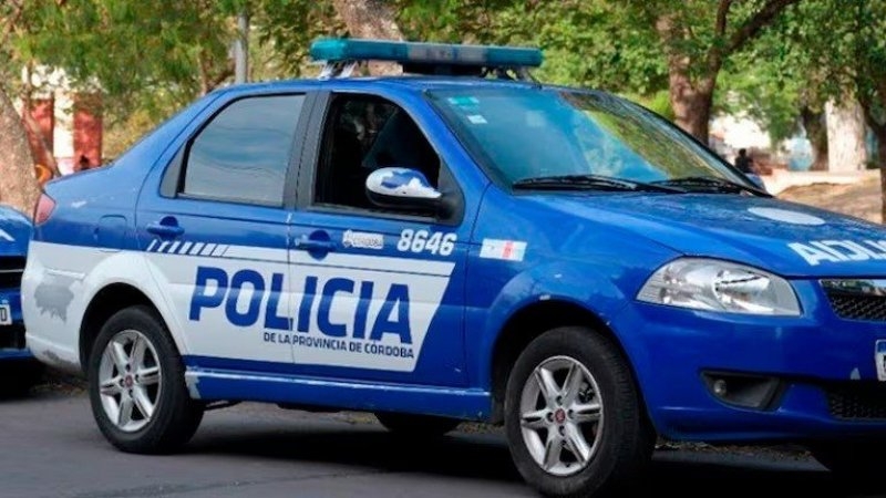 Tragedia en Córdoba: cayó del techo de una casa y murió