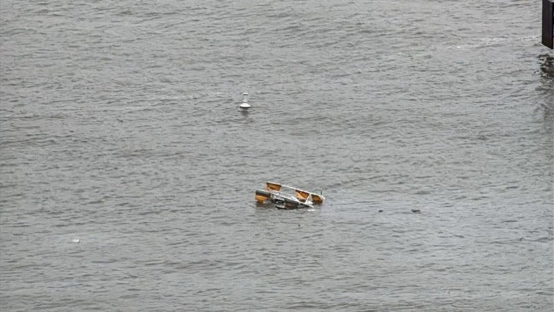 Al menos seis muertos al estrellarse un helic&oacute;ptero en el r&iacute;o Hudson, Nueva York