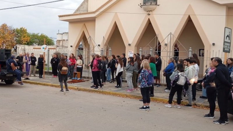 Con gran participación, se desarrolla en San Francisco la tradicional Caminata de las Siete Iglesias