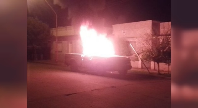 Devoto: Bomberos Voluntarios debieron sofocar el incendio de un vehículo