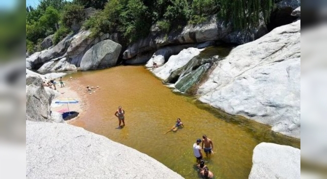 Un detenido en Nono: aprovechó que turistas disfrutaban del río para robar celulares y dinero