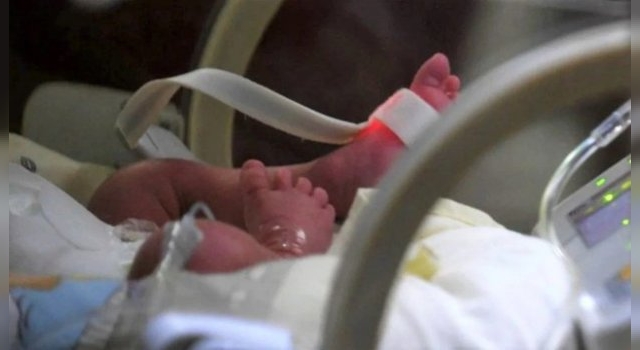 Encontró y salvó a una bebé recién nacida abandonada en Córdoba