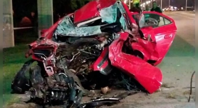 Río Cuarto: murió un conductor de Córdoba al chocar violentamente contra una columna