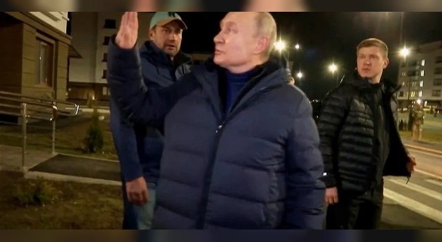 Sorpresiva visita de Putin a la ciudad ocupada ucraniana de Mariupol