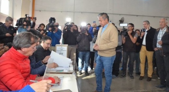 Neuquén: Rolando Figueroa ganó la gobernación y rompió con 60 años de hegemonía del MPN