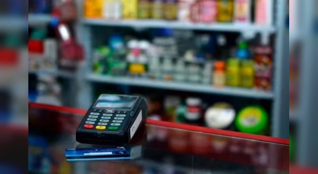 La AFIP vigila las compras con tarjeta de débito: hasta qué montos se podrá gastar sin controles