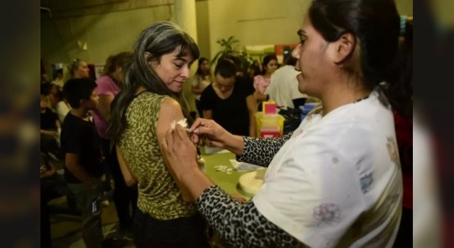 Con gran convocatoria se desarrolló en la Ciudad de Córdoba "La noche de las Vacunas"