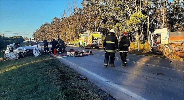 Una persona falleció y tres resultaron heridas en un choque sobre Ruta 19