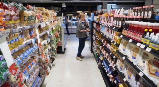 Creció el consumo en supermercados y mayoristas por más compras con tarjeta de crédito