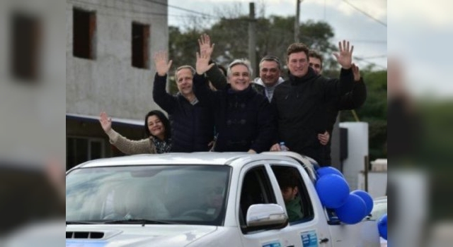 Damián Bernarte cerró la campaña acompañado por Aresca y Llaryora