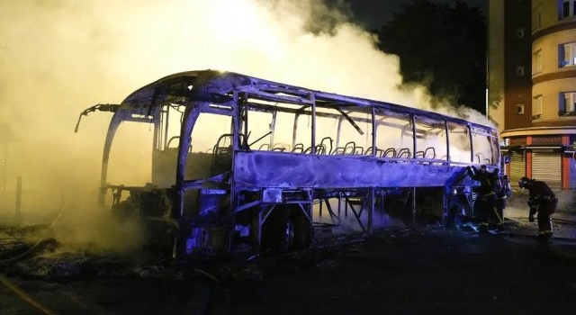 Cuarta noche consecutiva de furia en Francia: hay más de mil detenidos luego de los destrozos