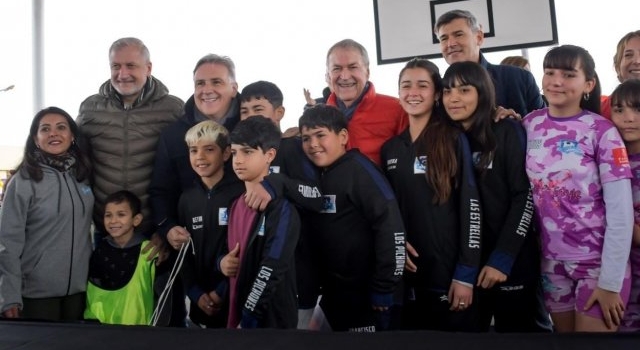 Llaryora y Schiaretti inauguraron el último de los polideportivos prometidos para Córdoba