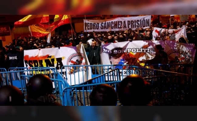 España: tensión en las calles de Madrid durante protesta contra Sánchez