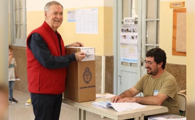 Schiaretti llamó a los cordobeses a votar y ejercer el derecho "a elegir el futuro presidente"