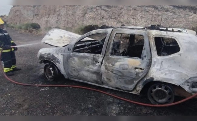 Córdoba: se le incendió el auto en el Camino de las Altas Cumbres y salió ilesa