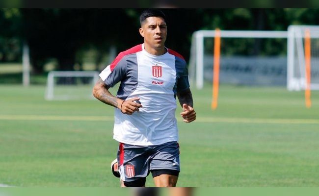 Un León contento: Enzo Pérez firmó su contrato con Estudiantes de La Plata