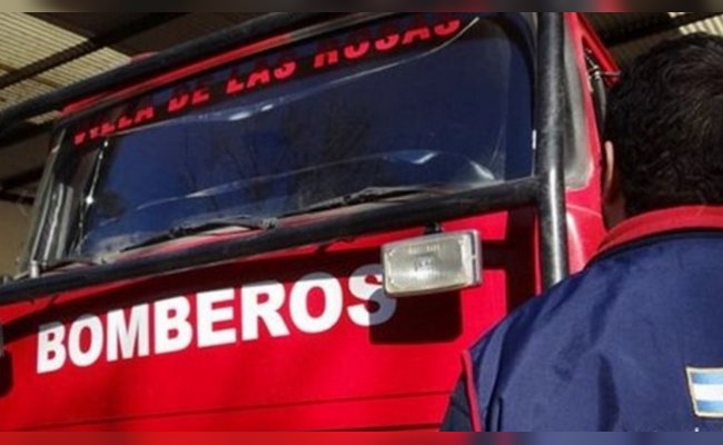 Voraz incendio en un depósito municipal de autos en Córdoba