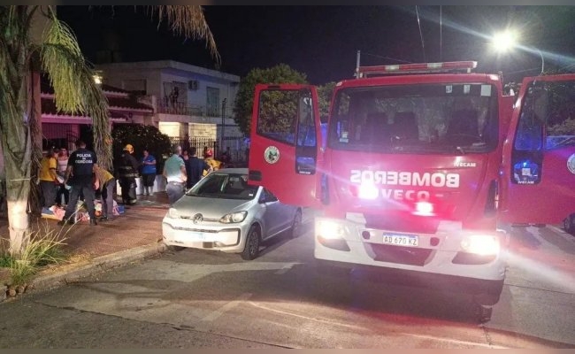 Rescataron a siete adultos mayores del incendio de una residencia en Cofico