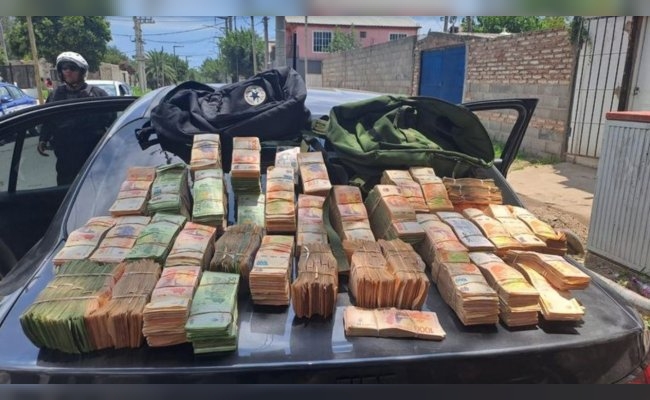 Detuvieron a un hombre que llevaba más de 17 millones de pesos en el auto