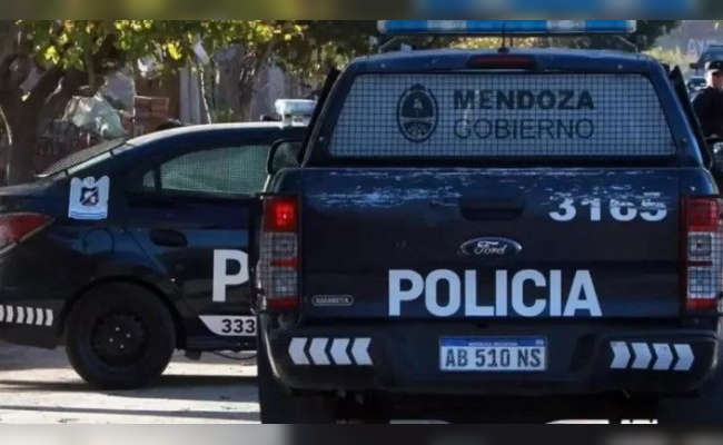 Insólito: un preso de Mendoza se escapó por un agujero del móvil policial