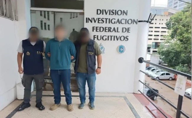 Un asesino ecuatoriano tenía una alerta roja de Interpol y trabajaba como vendedor ambulante en Retiro