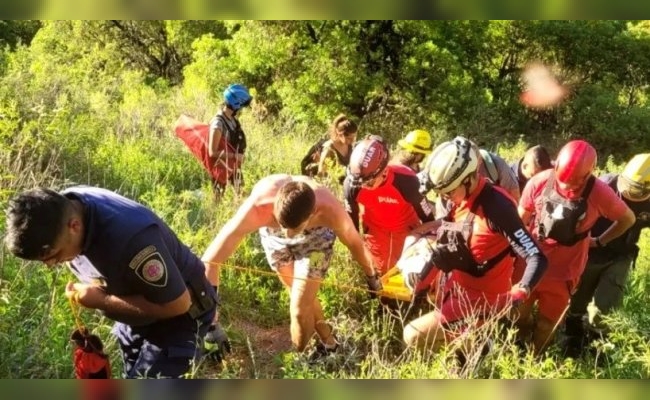 Dramático rescate en la montaña: cayó al vacío en una cascada y quedó inconsciente