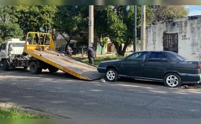 Delincuencia sin límite: contrató una grúa para robar un auto, lo sorprendieron y quedó detenido