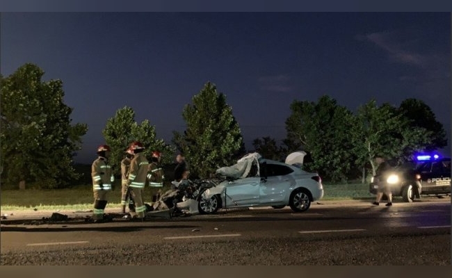 Trágico choque entre un auto y un camión en la ruta 34