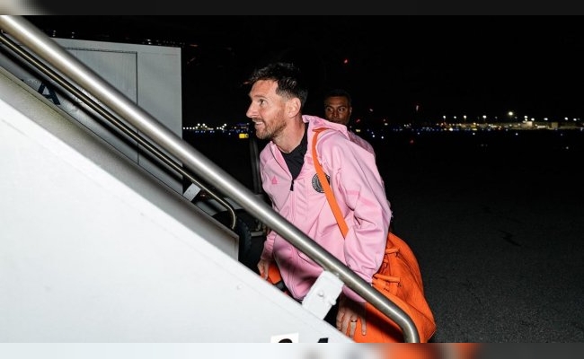 Messi partió rumbo a Arabia Saudita para enfrentar a Cristiano Ronaldo