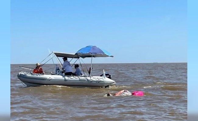 Un médico uruguayo murió mientras cruzaba a nado el Río de la Plata