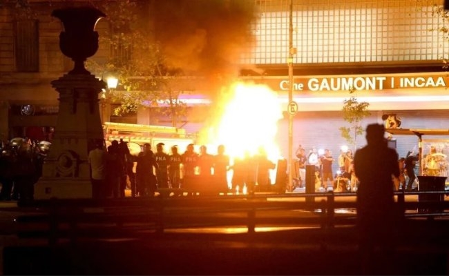 Tercera jornada de protestas en el Congreso: máxima tensión tras la aprobación de la Ley Ómnibus