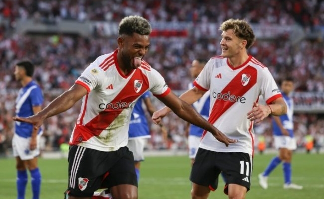 River le goleó a Vélez en un domingo futbolero en el Monumental