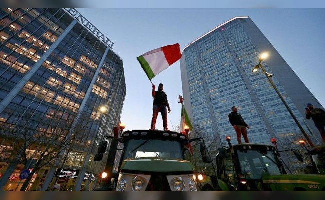 Tractorazo de agricultores italianos en protesta por aumentos y acuerdos de la UE