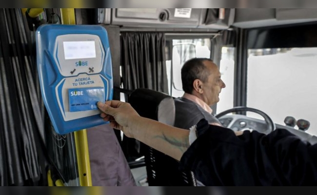 El boleto mínimo de colectivo pasó a costar $270 y el del tren $130