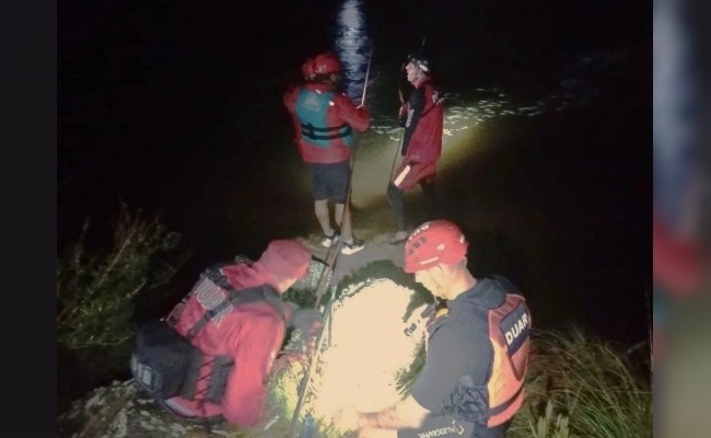 Rescataron a tres hombres que habían quedado aislados por la creciente del río Icho Cruz