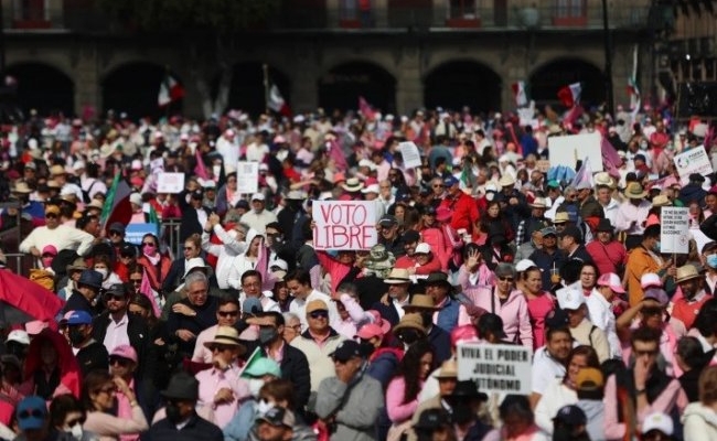 Miles de mexicanos se manifestaron para "proteger la democracia"