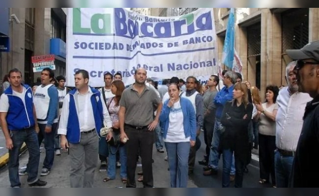 Paritarias: los bancarios cobrarán un básico de un millón de pesos